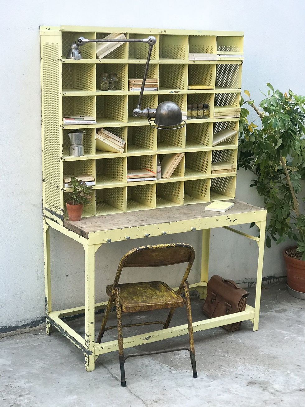 Miniature : Ancien bureau de tri postal patine jaune 