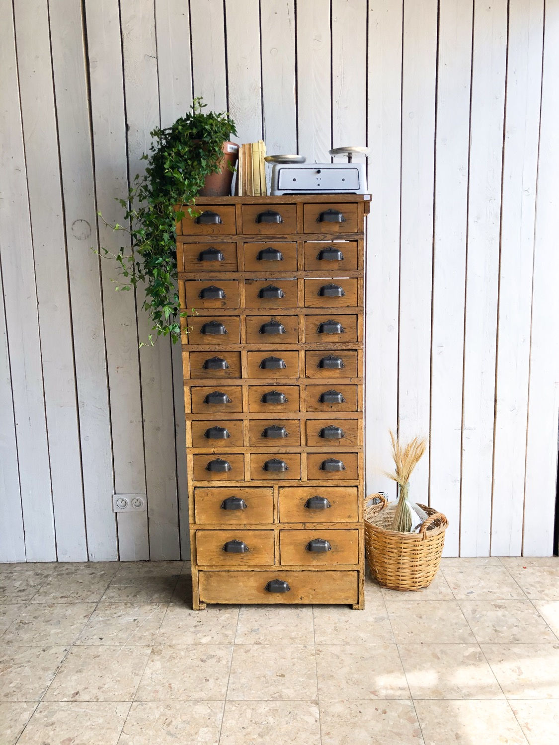 Ancien meuble de metier d’atelier