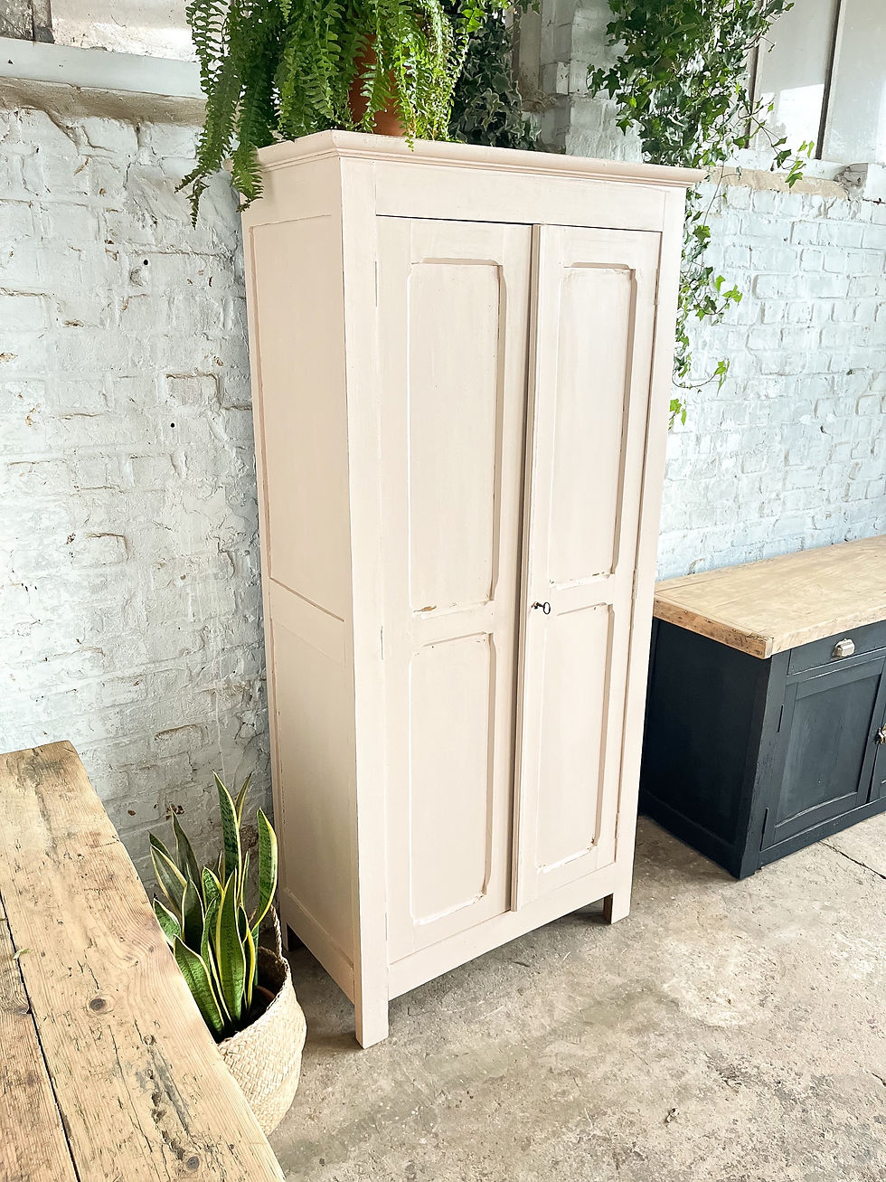 Miniature : Ancienne armoire parisienne patine rose 