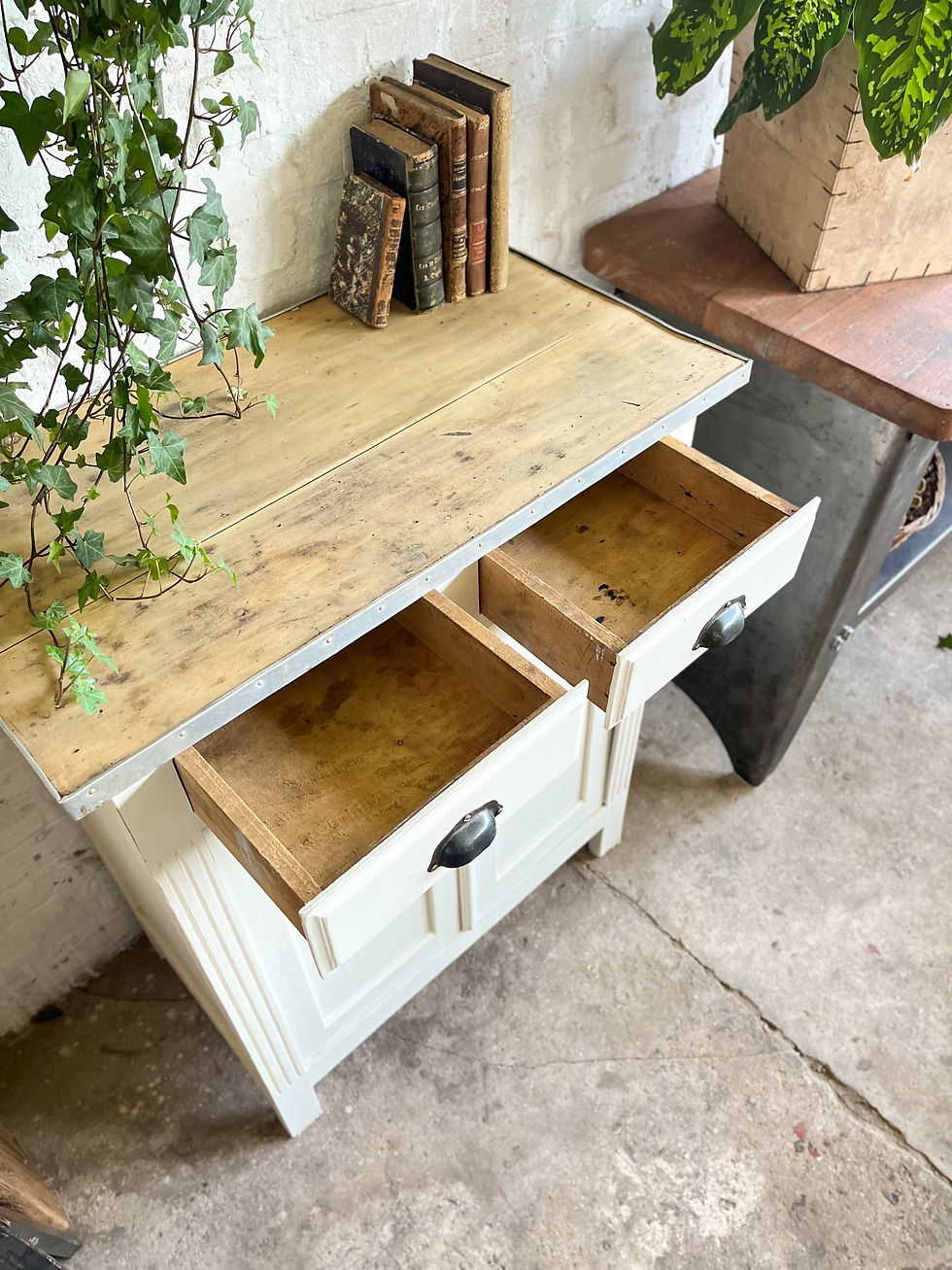 Miniature : Ancien buffet parisien patine blanche 