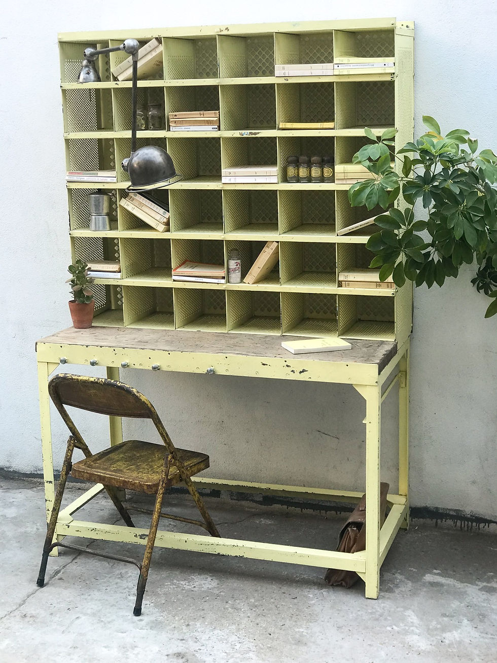 Miniature : Ancien bureau de tri postal patine jaune 