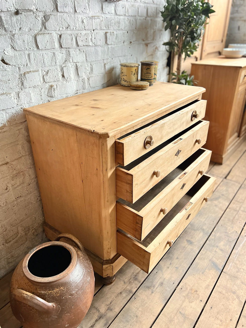 Miniature : Ancienne commode 4 tiroirs 