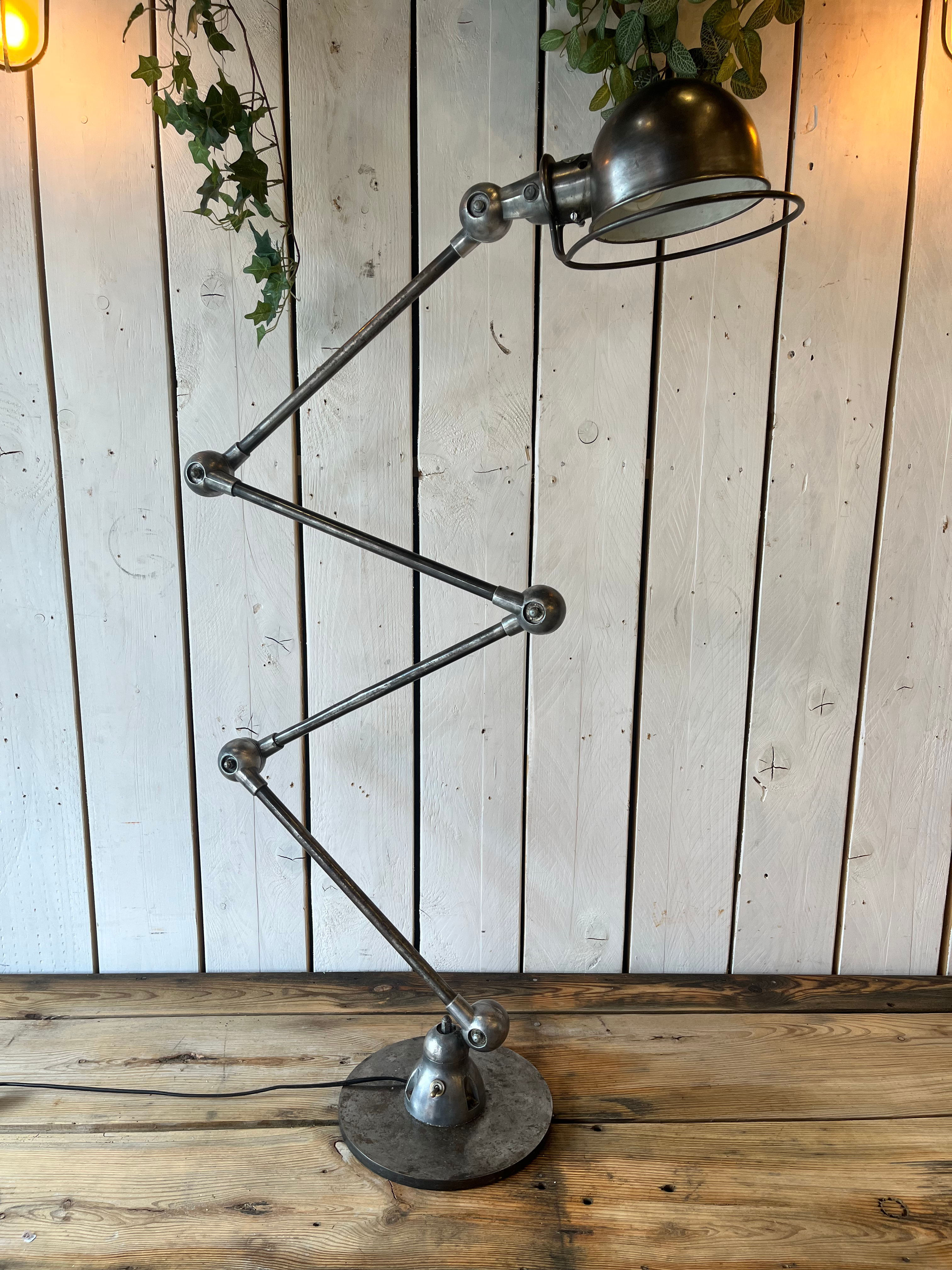 Lampe Jielde 4 bras sur socle métal (JLD04)