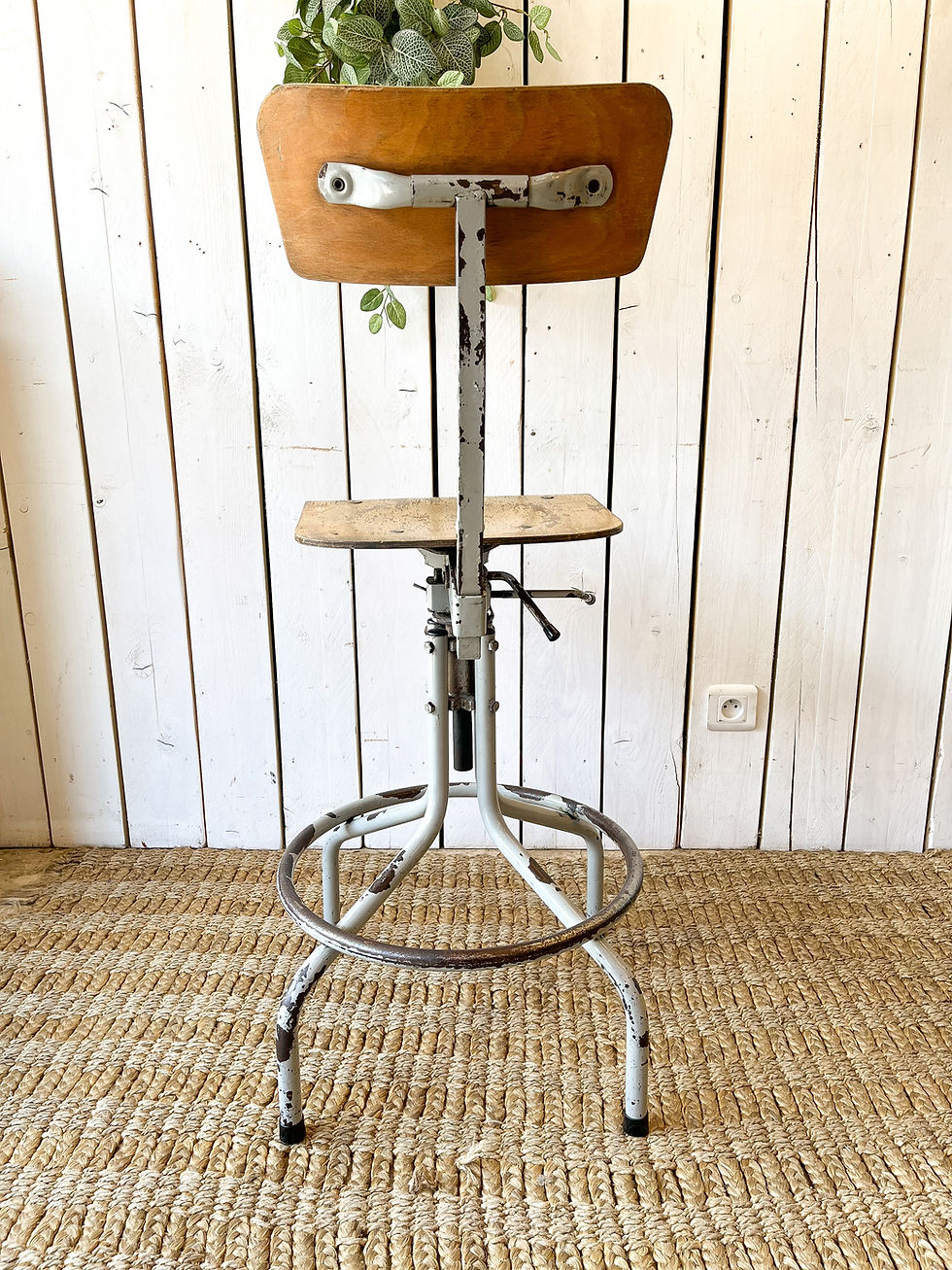 Miniature : Ancienne chaise d’atelier Bienaise patine grise 