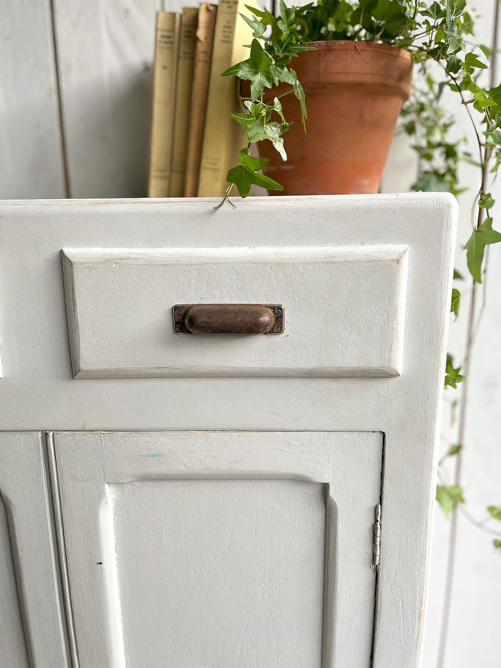 Miniature : Ancien buffet blanc 