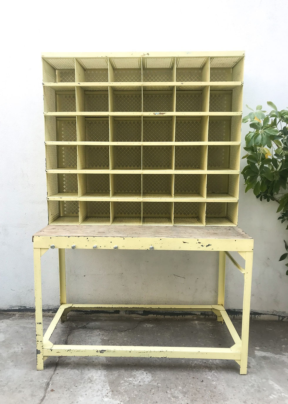 Miniature : Ancien bureau de tri postal patine jaune 