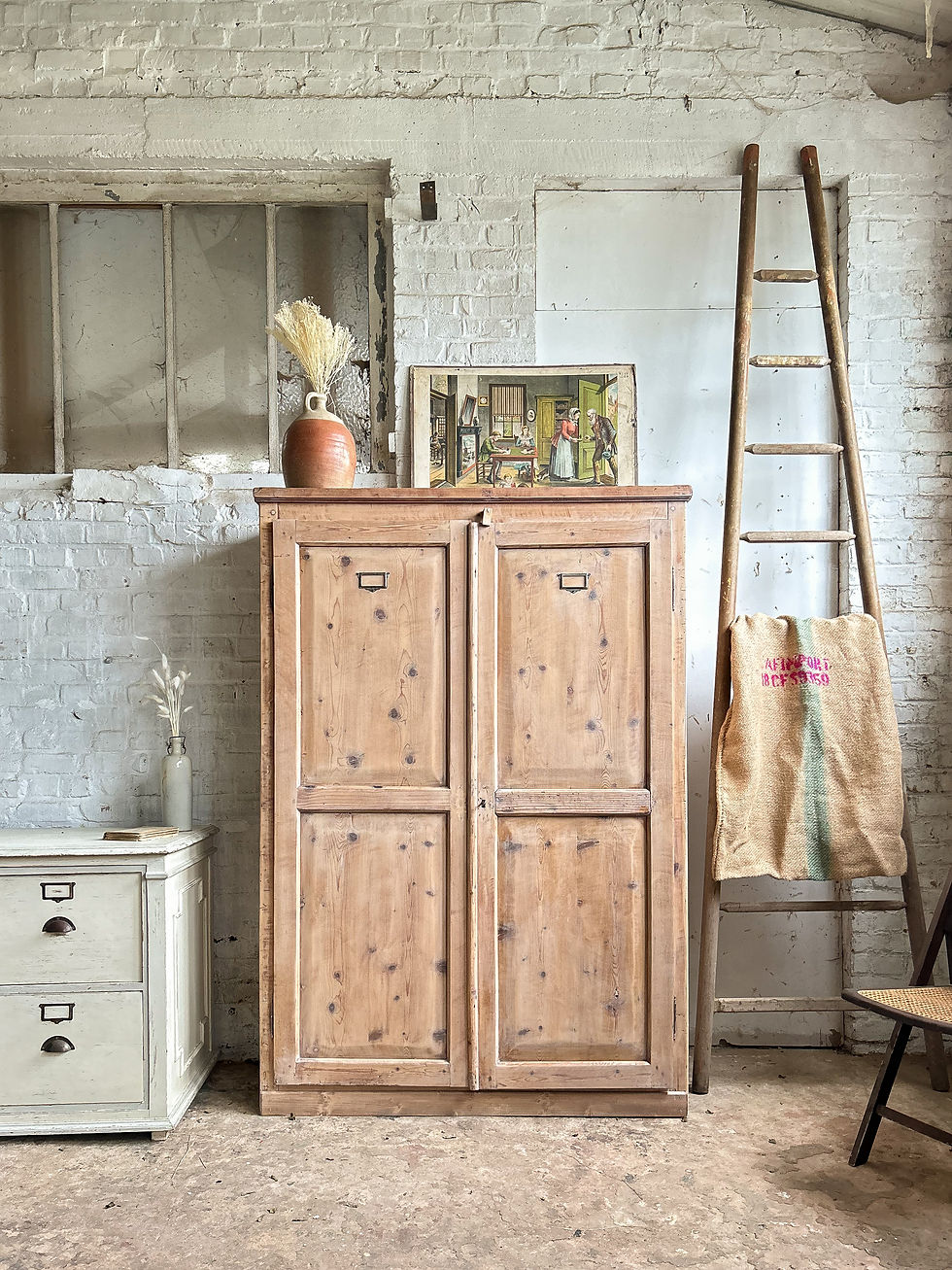 Ancienne armoire en pin