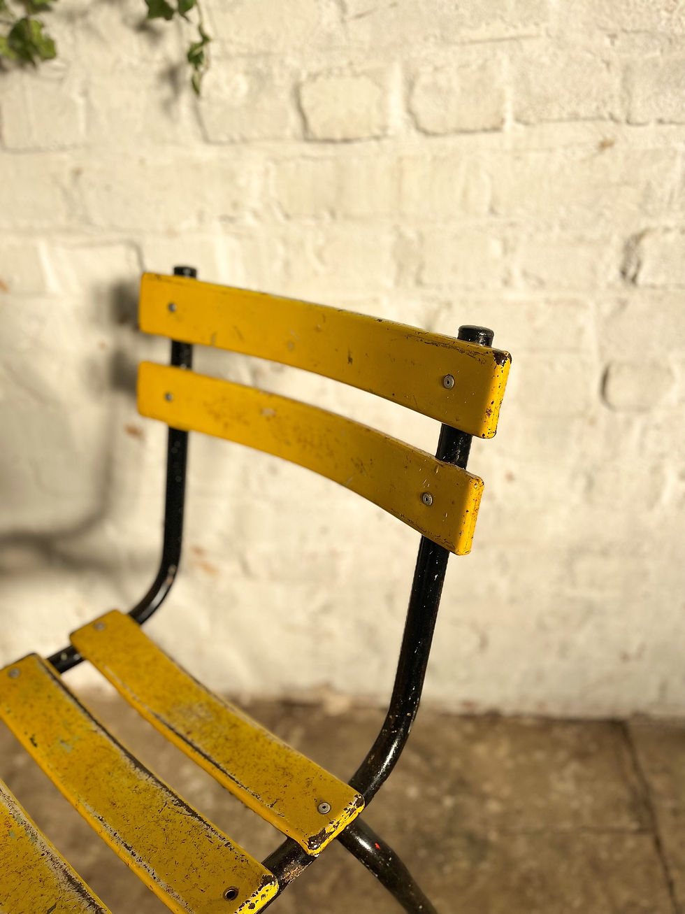 Miniature : Paire de chaises bistrot métal patine jaune
