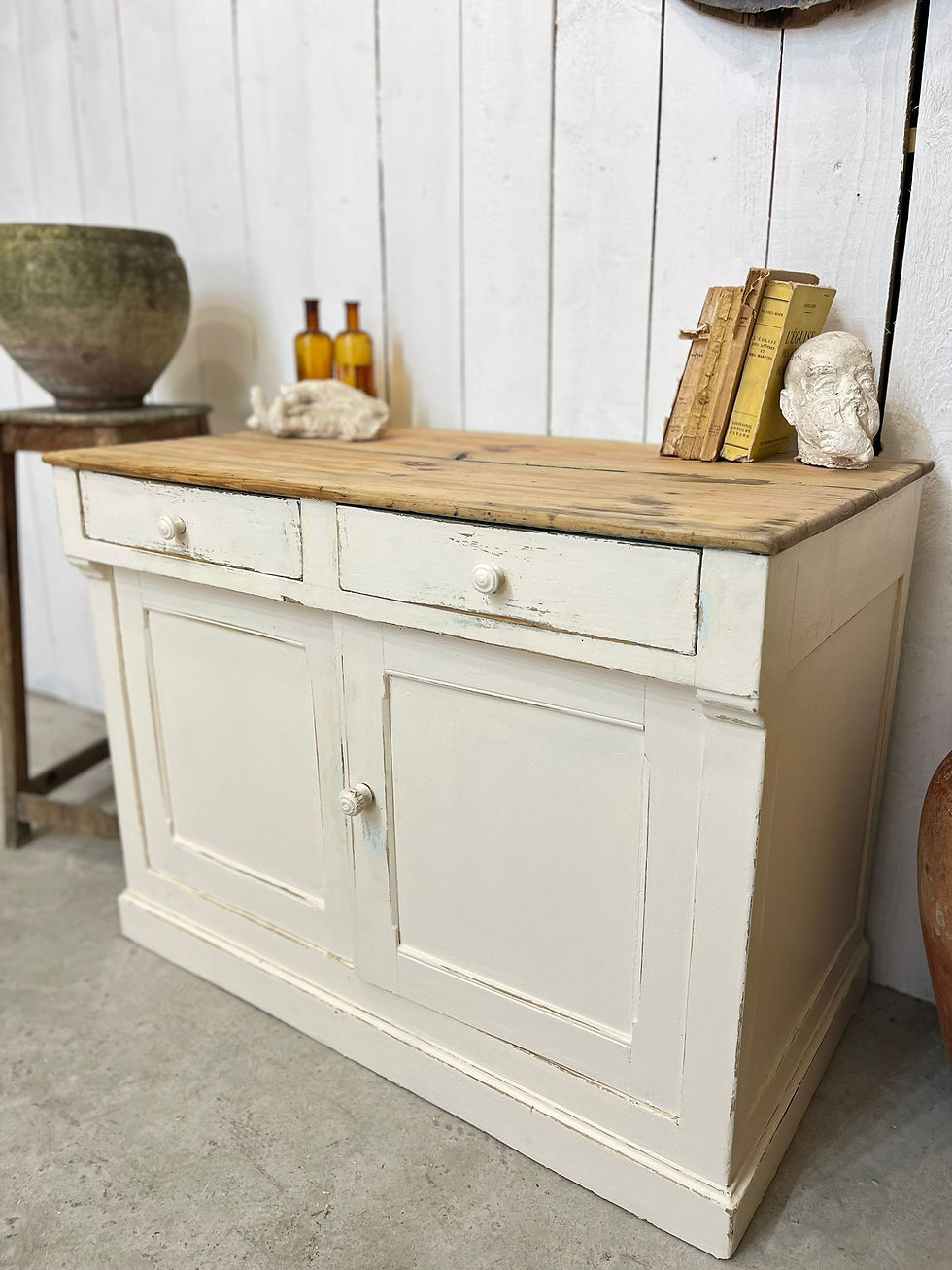 Miniature : Ancien buffet bas