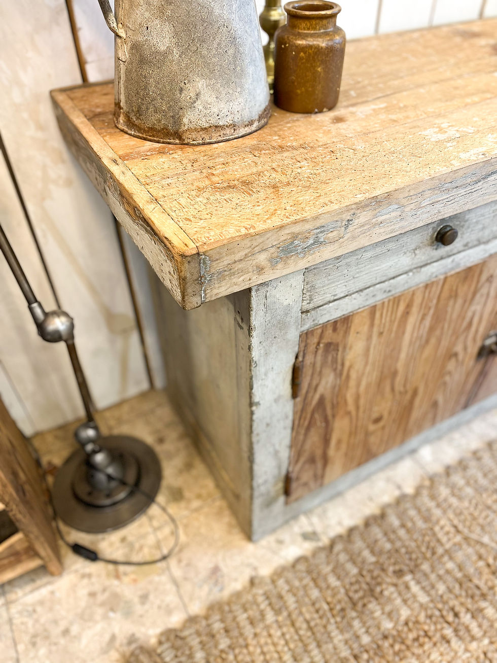 Miniature : Ancien buffet d'atelier patiné