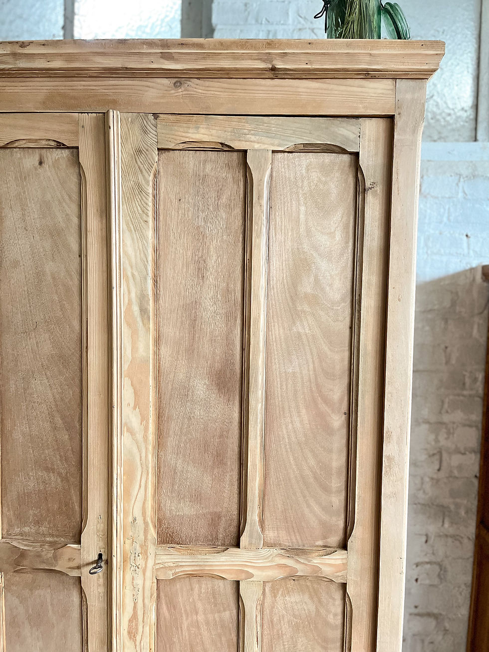 Miniature : Ancienne armoire parisienne