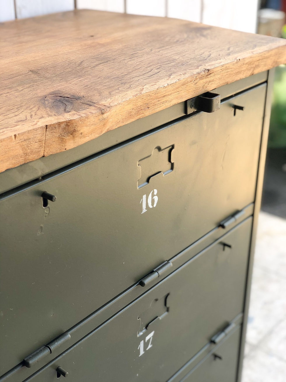 Miniature : Enfilade militaire 9 clapets