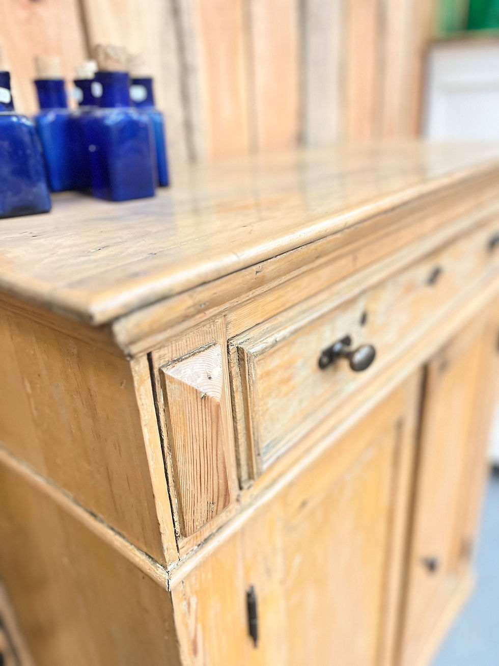 Miniature : Ancien buffet bois