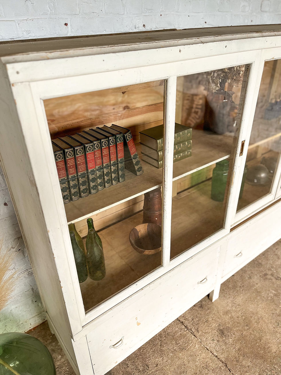 Miniature : Ancienne bibliothèque d’école patinée 