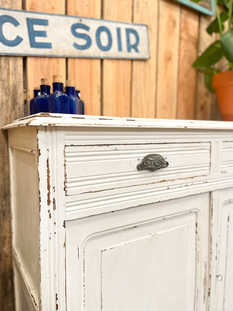 Miniature : Ancien buffet parisien patine blanche 