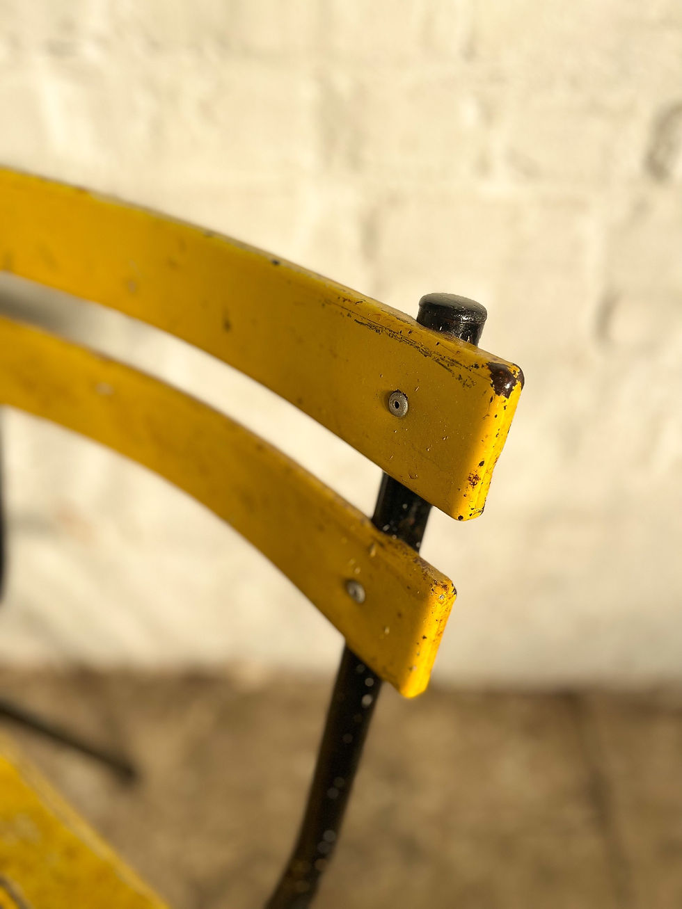 Miniature : Paire de chaises bistrot métal patine jaune