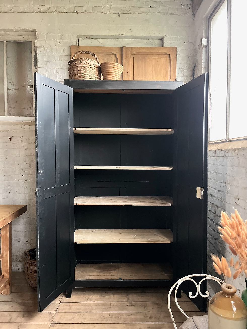 Miniature : Ancienne armoire parisienne patine noire