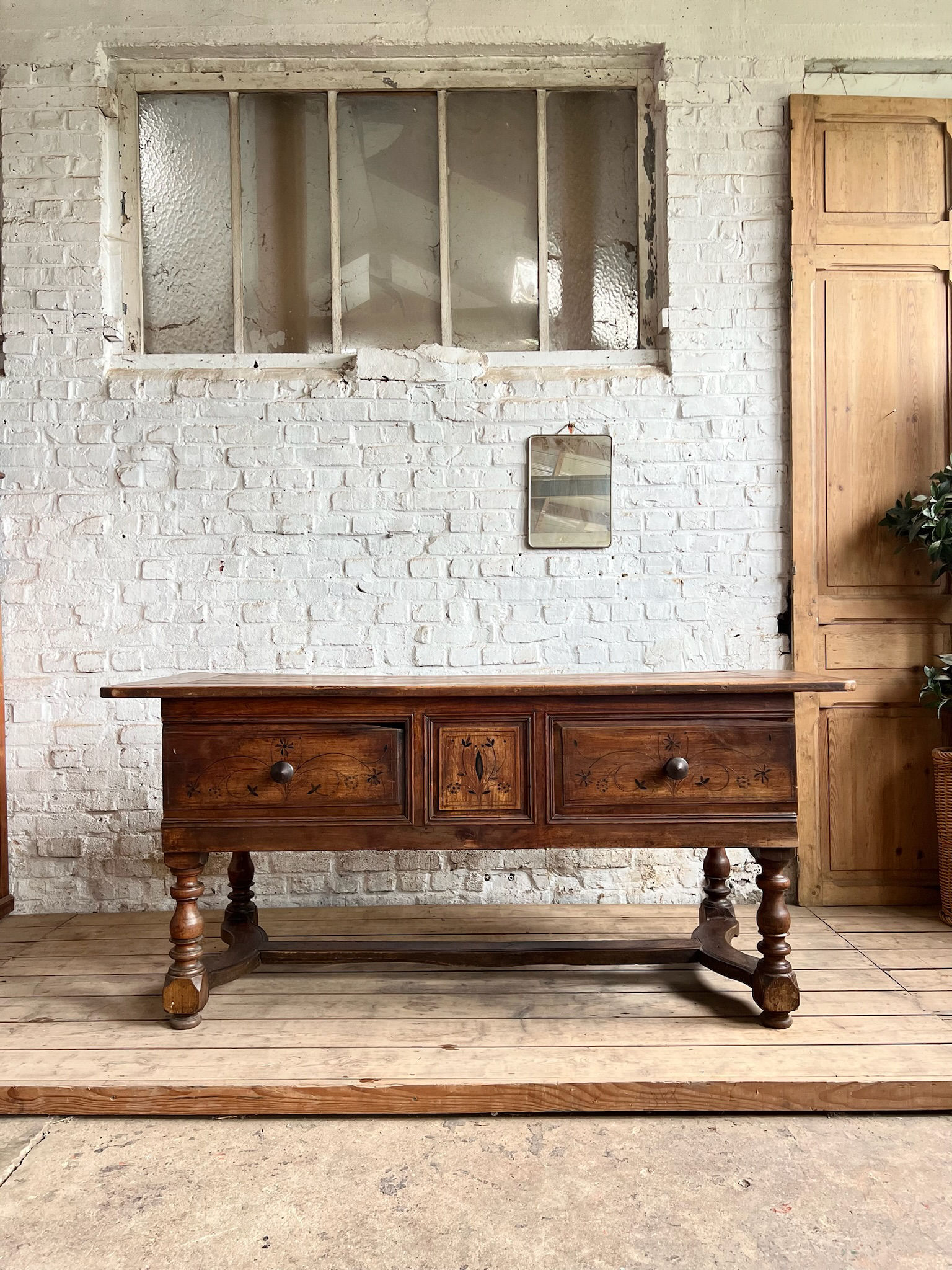 Ancienne table à tirettes
