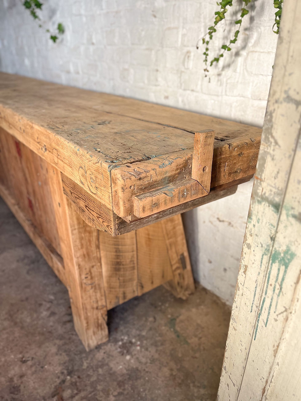 Miniature : Ancien grand etabli fermé