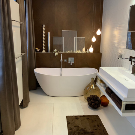 Bad mit freistehender Wanne