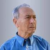 בוגר תואר ראשון בהנדסה אוירונוטית מהטכניון, תואר שני ברובוטיקה בהצטיינות מאונ' טקסס(UTA), ותואר שני במנהל עסקים מאונ' תל אביב. יזם ומוביל פרויקט של כלים לא מאוישים אשר קיבל את פרס בטחון ישראל על פריצת דרך טכנולוגית.  יזם ומוביל כמנכ"ל מספר חברות טכנולוגיות כולל שת"פ אסטרטגי ומיזוגים ורכישות (M&A)  עם חברות רב לאומיות. יו"ר/חבר מועצות מנהלים בחברות פרטיות וציבוריות (נסחרות) בתחומי טכנולוגיה. בעבר יו"ר דירקטוריון בחברה נסחרת  בנאסד"ק (BOS). מייסד ויו”ר משותף של המרכז הישראלי לרובוטיקה ומערכות חכמות (IIRC), מוביל שיתופי פעולה בינלאומיים ונציג הארגון  במספר פורומים וארגונים בינלאומיים  מרצה בכנסים בינלאומיים בנושא רובוטיקה משולבת בינה מלאכותית - כולל השפעת רובוטיקה נבונה על שוק העבודה ועל הגיל השלישי. בעבר מרצה בנושא אסטרטגיה וחדשנות באונ' רייכמן, תל אביב, ובי"ס למנהל עסקים וורטון באונ' פנסילבניה. חבר דירקטוריון ומנטור בחממה הטכנולוגית של חיל האויר (בהתנדבות) ומוביל נושא החדשנות בעמותת איל”ן (בהתנדבות).