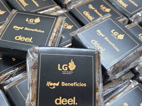Brownies com cinta personalizada para evento interno — iFood Benefícios | UPgeek
