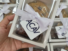 Caixa de cookies e brownie recheado para evento interno — ACAV | UPgeek
