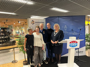 Frank Oostdam in alle vroegte Koninklijk onderscheiden