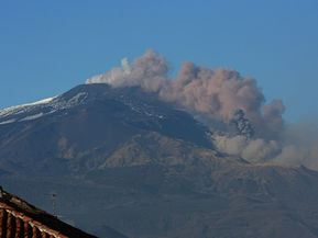 Uitbarsting Etna op Sicilië zorgt voor asregens in omliggende dorpen
