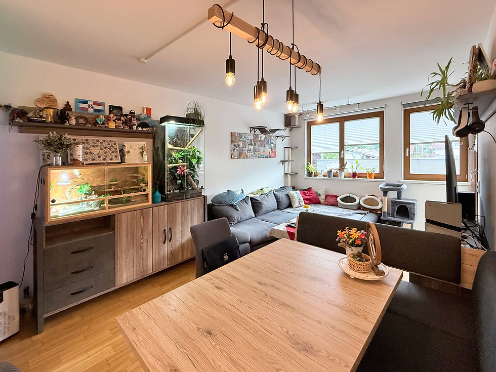 Tolle 4-Zimmer-Wohnung mit Loggia - PREIS AUF ANFRAGE