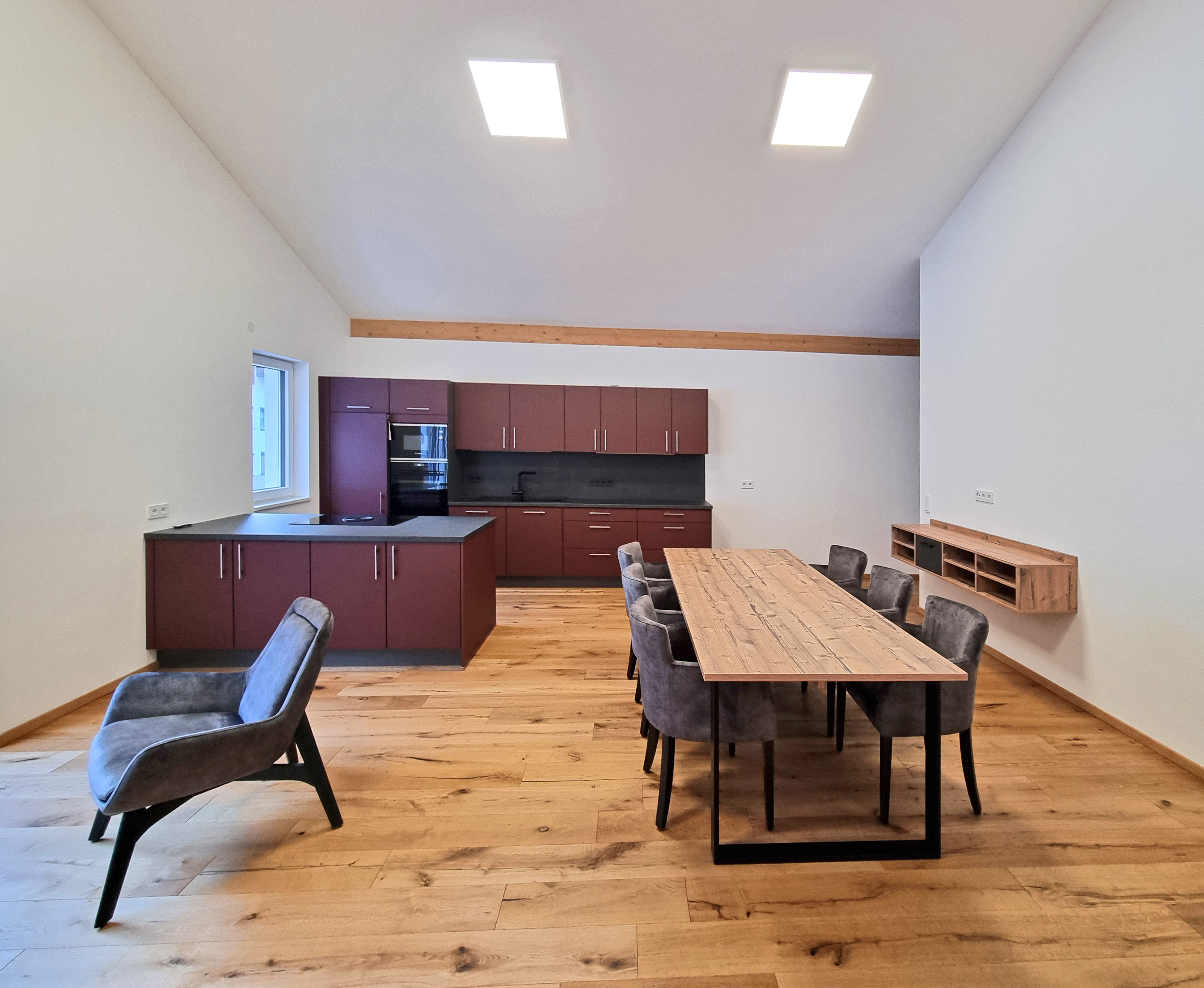 Niedrigenergiehaus mit 3 Abstellplätzen zum Erstbezug