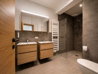 BASE Achensee Apartment Badezimmer