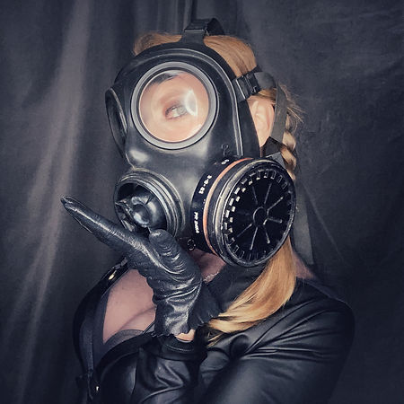 MadamM.gasmask_kiss.jpg