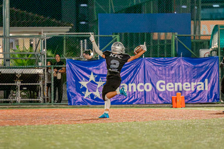 Owls y Raiders triunfan en la primera fecha del football americano Mini