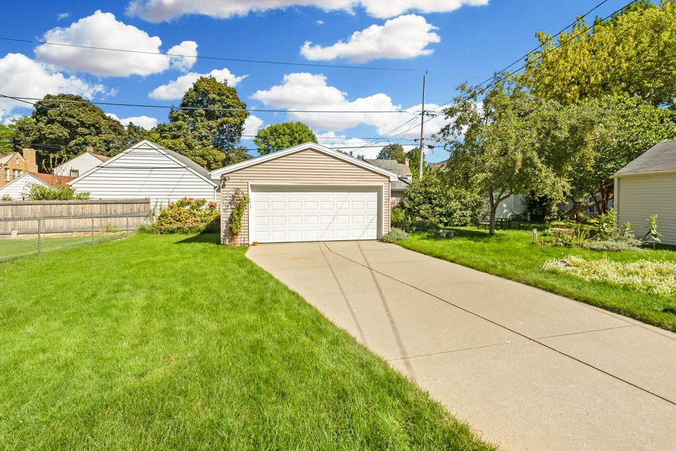 Large Driveway & 2 Car Detached Garage