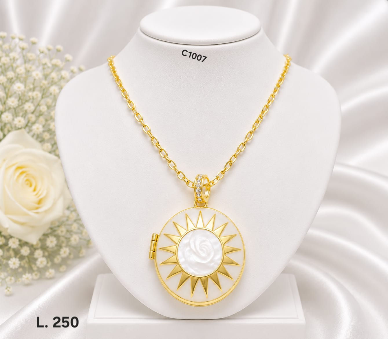 Collar Relicario Sol Nacarado – Doble Laminado de Oro 18K