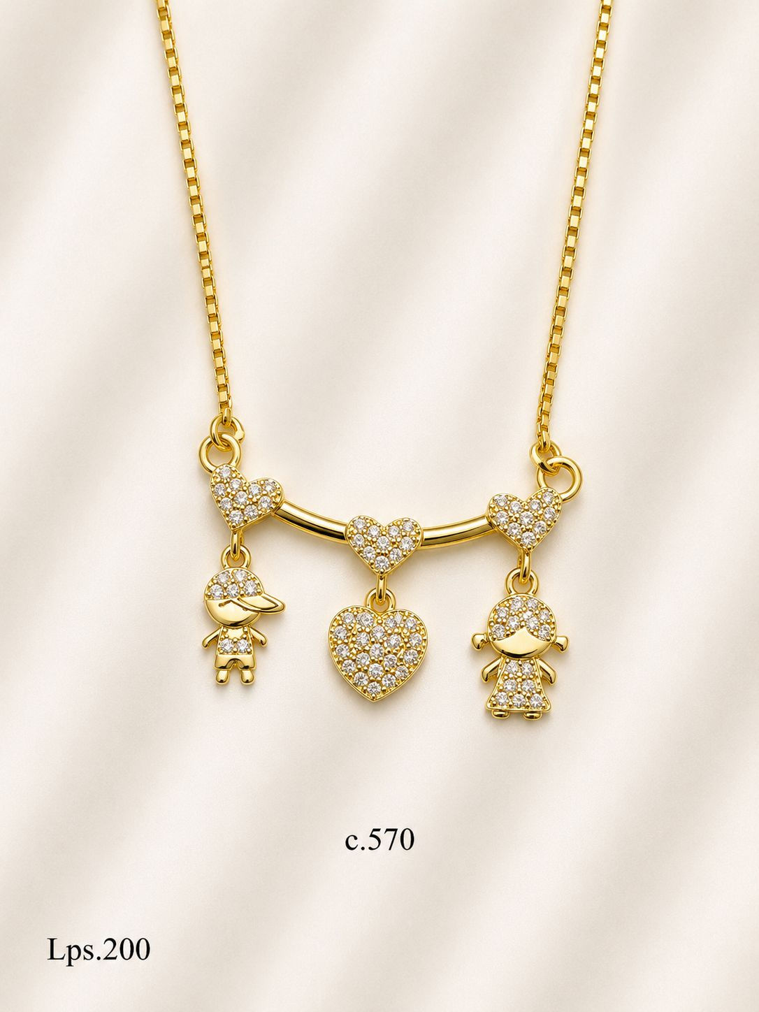 Collar Familia con Niño, Niña y Corazones – Doble Laminado de Oro 18K