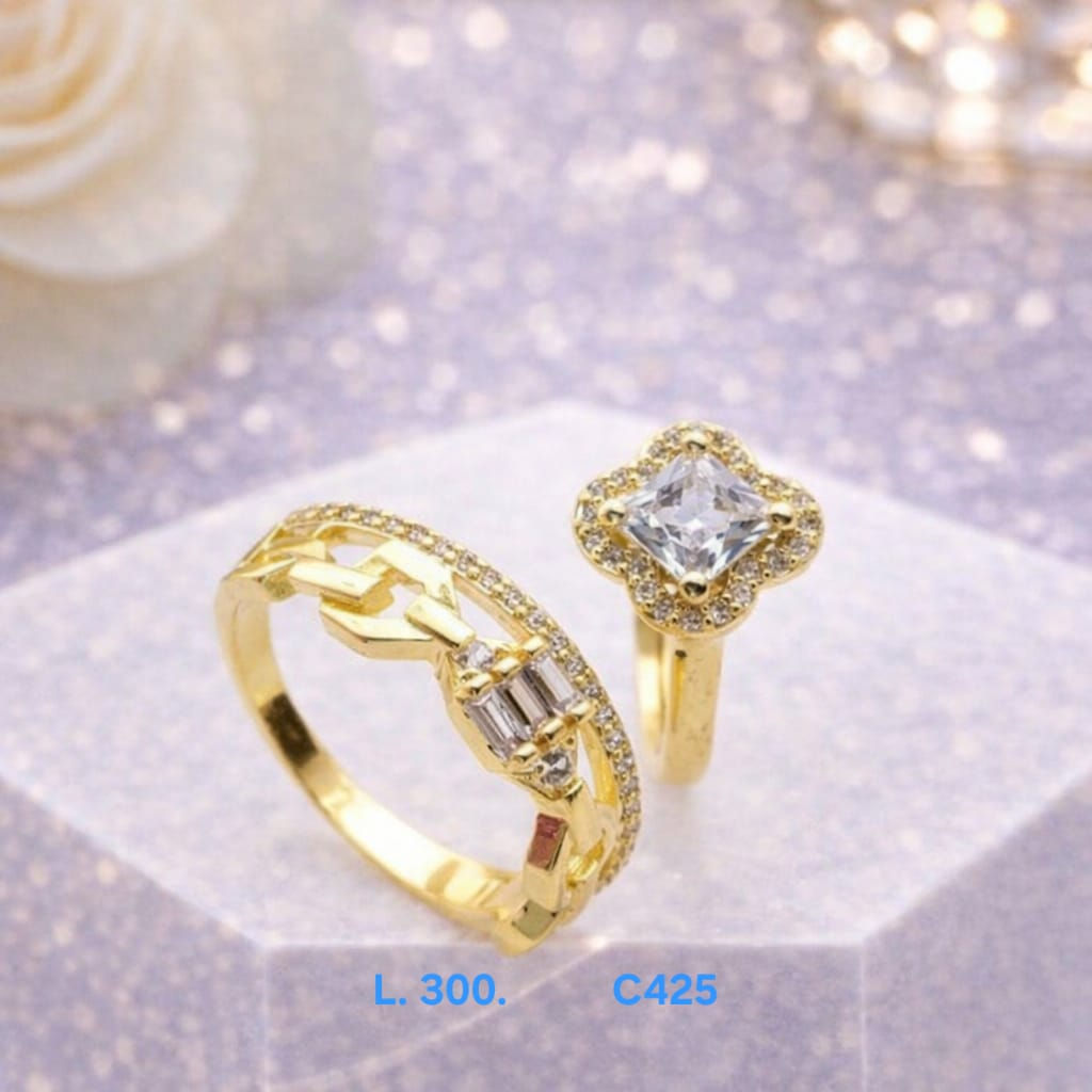 Anillos laminado de oro 18k set dúo con solitario cuadrado en halo de trébol y b