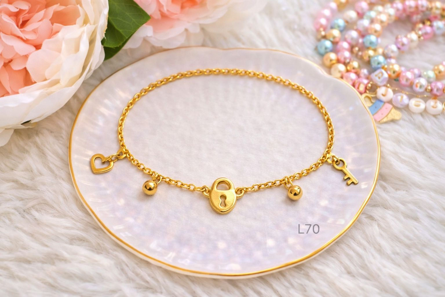 Pulsera para niña con dijes de corazón, llave y candado
