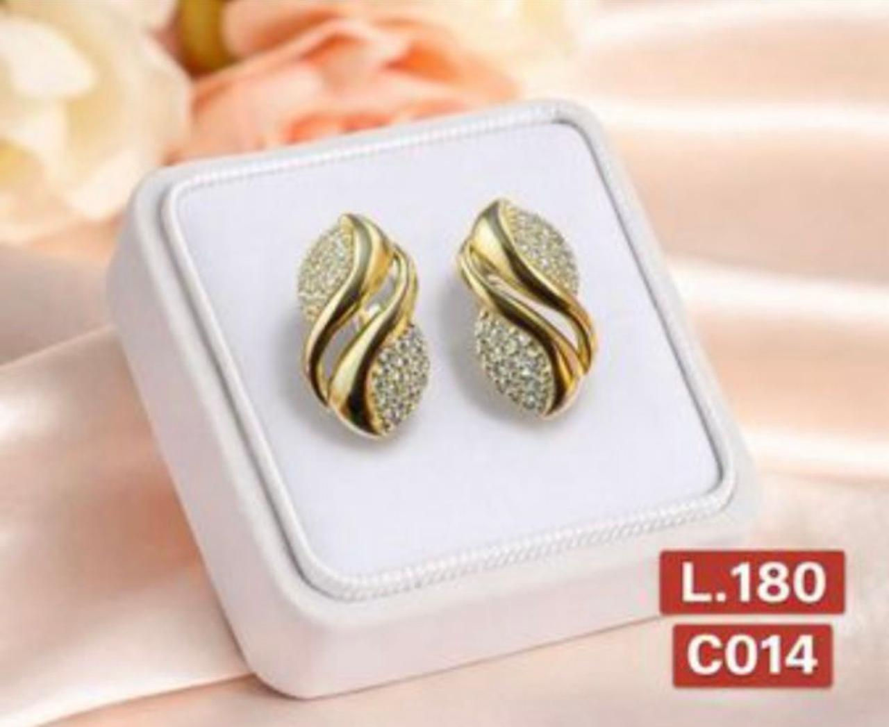 Aritos laminado de oro 18k diseño elegante con zirconias