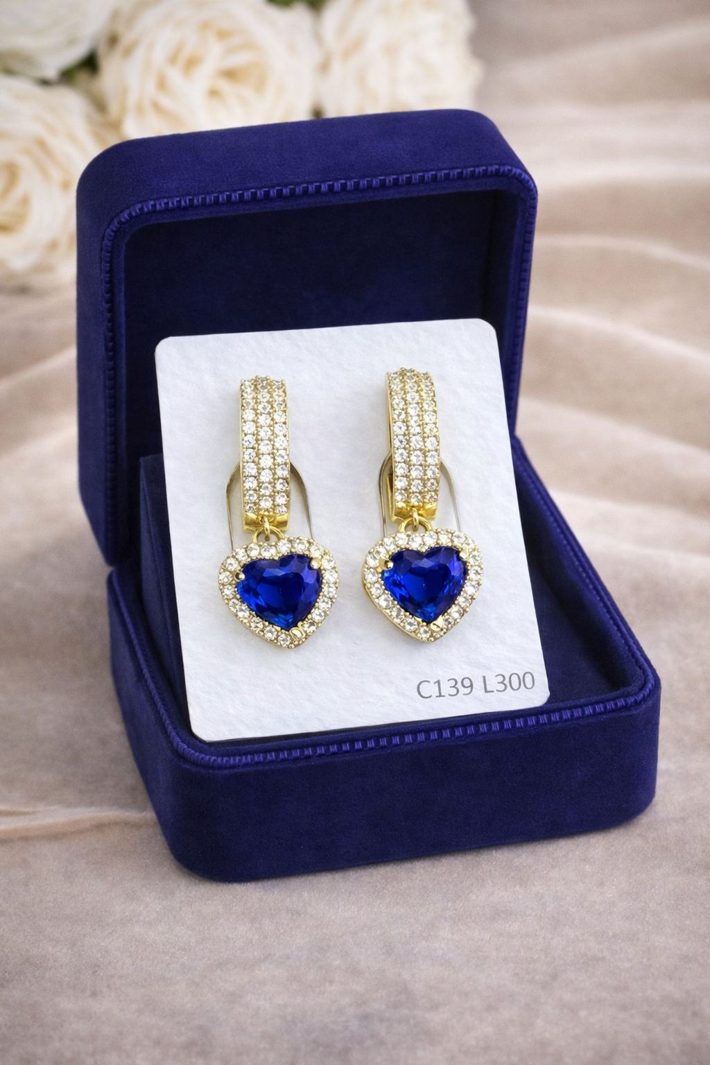 Aritos laminado de oro 18k con dije corazón azul zirconia