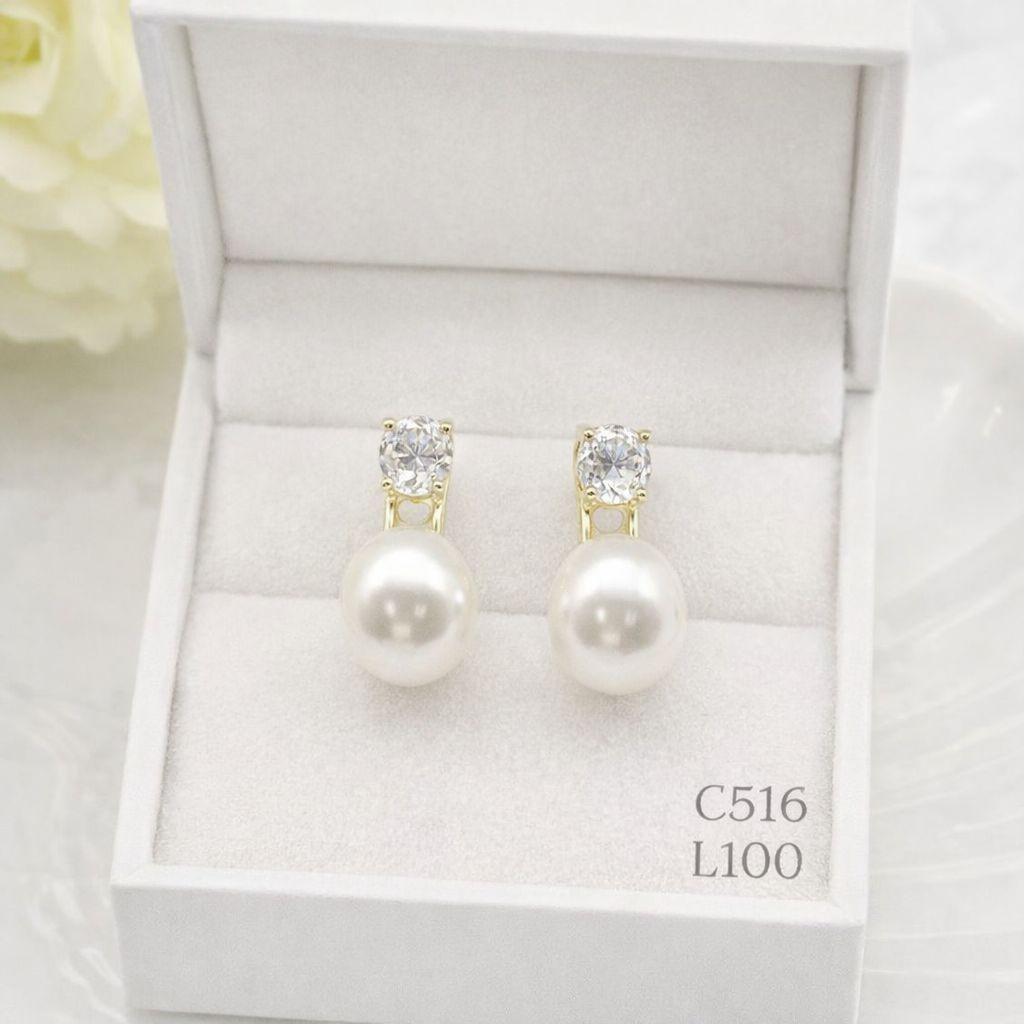 Aritos laminado de oro 18k con perla clásica y cristal brillante