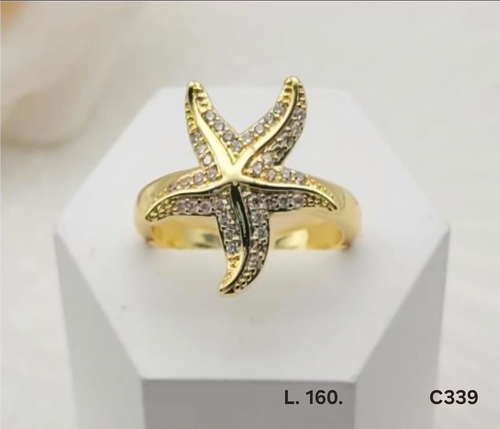 Anillo laminado de oro 18k diseño estrella de mar con zirconias brillantes