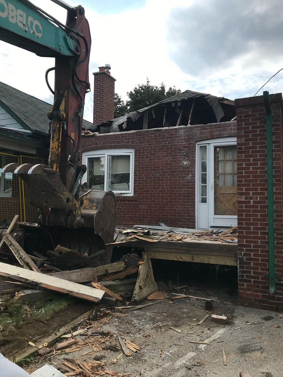Existing older home before renovation and custom home transformation by 416 Construction in Toronto, showcasing the property’s original condition before redevelopment.
