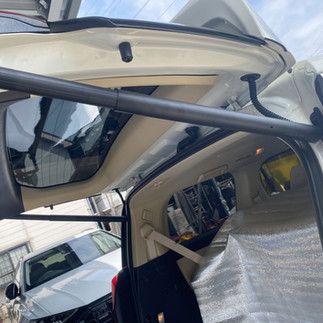 30アルファードのパワーバックドア施工ダンパー