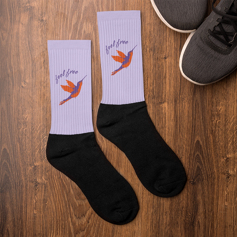 Miniaturbild: Statement Socken mit Sublimationsdruck - feel free Kolibri in Flieder Farben für Männer und Frauen