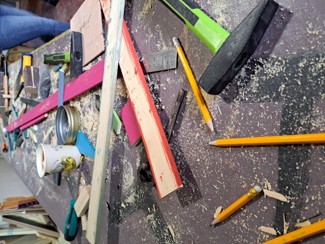 בלאגן בסדנה איך אפשר לעבוד ככה?