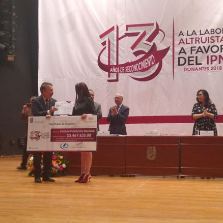 Reciben galardón por su donativo
en la 13ra. Ceremonia de Reconocimiento 
a la Labor Altruista a Fav
