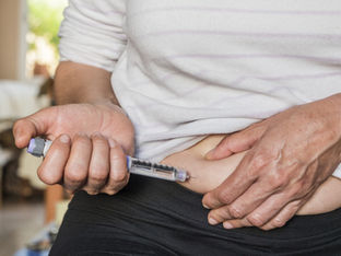 CUIDADO DE LA DIABETES EN ADULTOS MAYORES: ES NECESARIA UNA CORRECTA APLICACIÓN DE INSULINA