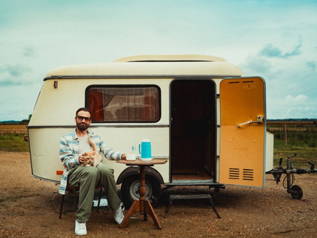 L'affiche de la tournée de l'artiste Beubeu
